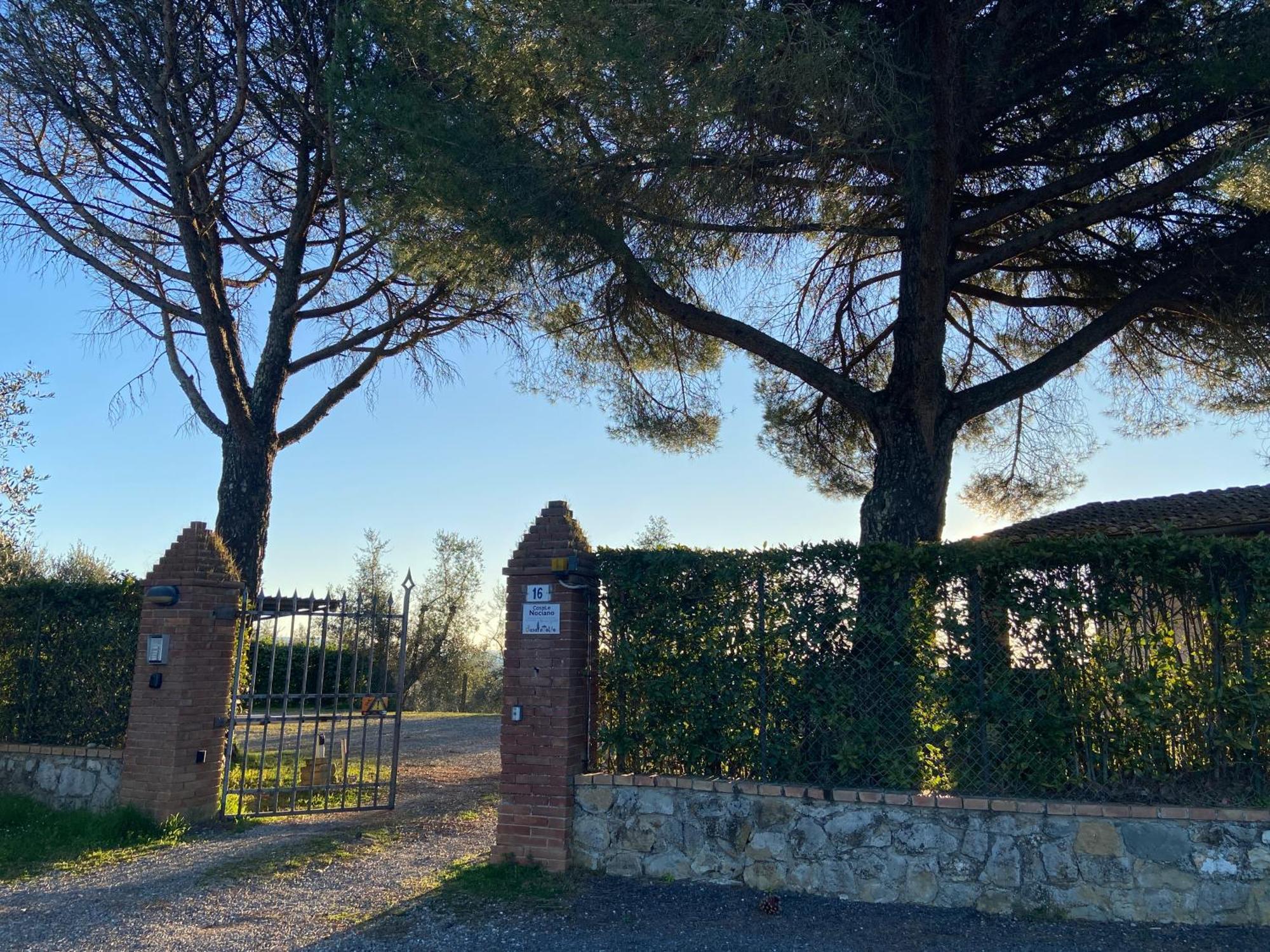 Casaletolfe Residence Siena Bagian luar foto